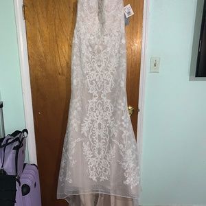 Never worn wedding dress